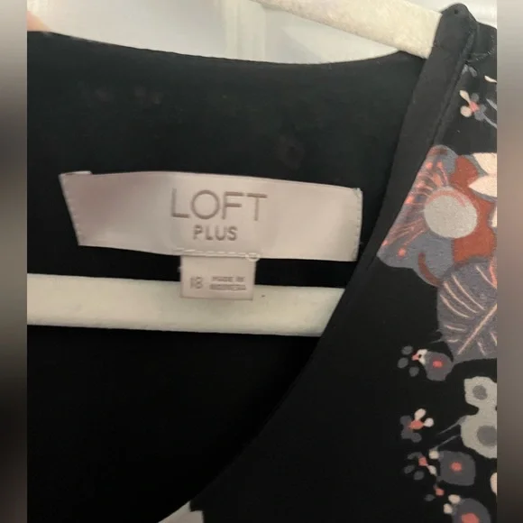 LOFT Black Floral Size 18 Long Sleeved Dress 🖤 - Picture 6 of 10
